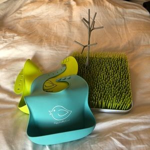 Boon baby bottle drying rack. And 2 bibs.